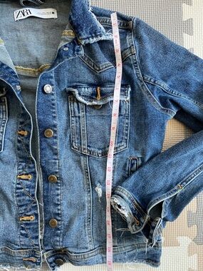 Zara Light Blue Denim Jeans with Contrast Stitching